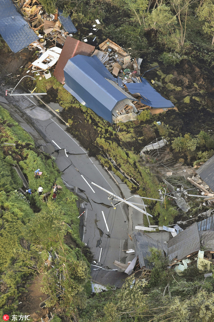 9级地震引发山体滑坡 房屋遭掩埋【3】