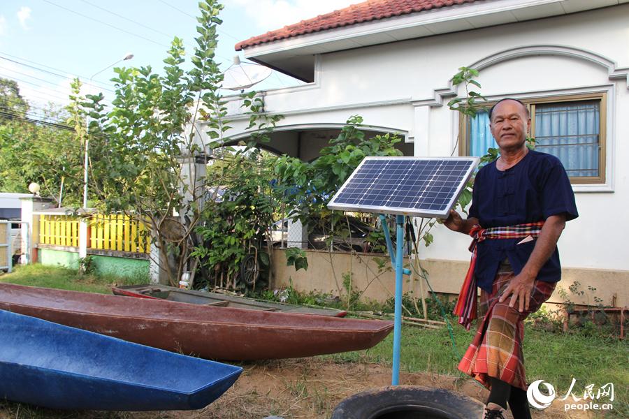 乌汶府披苯县村民开发利用太阳能