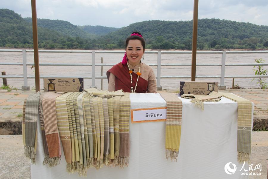 经过进一步提升品质的乌汶府孔江县传统手工织布